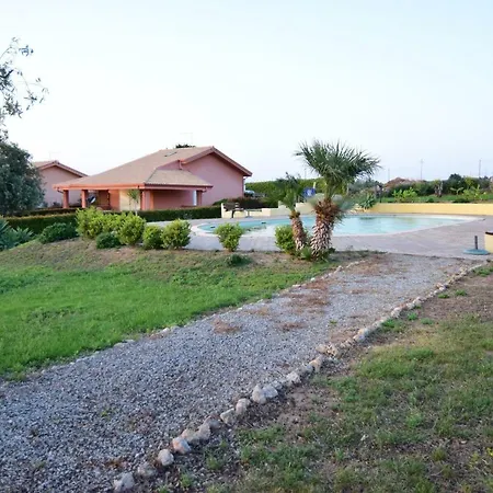 Villa With Swimming Pool&garden